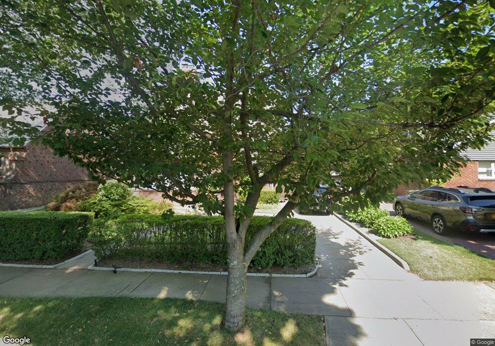 5 Pennsylvania Blvd, Floral Park, NY 11001 - photo 1