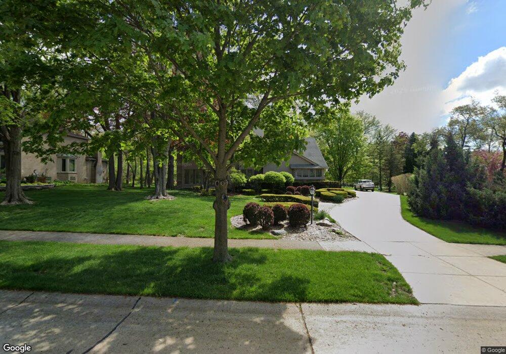 4864 Deepwood Dr, Troy, MI 48098 - photo 1