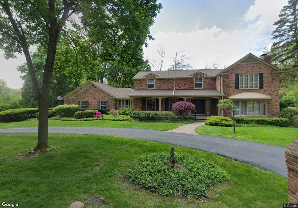 4616 Stoneleigh Rd, Bloomfield Hills, MI 48302 - photo 1