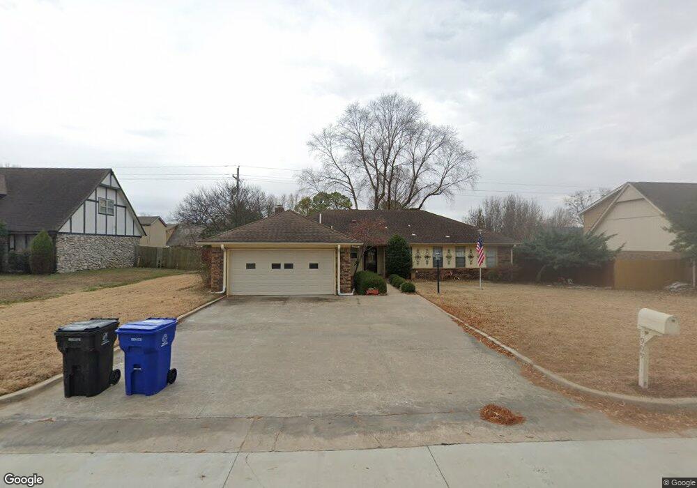 909 W Utica St, Broken Arrow, OK 74011 - photo 1