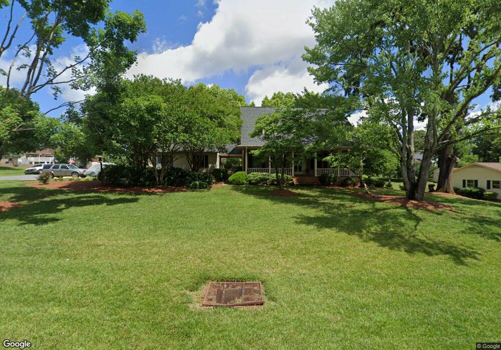 401 Beverly Dr, Statesville, NC 28625 - photo 1