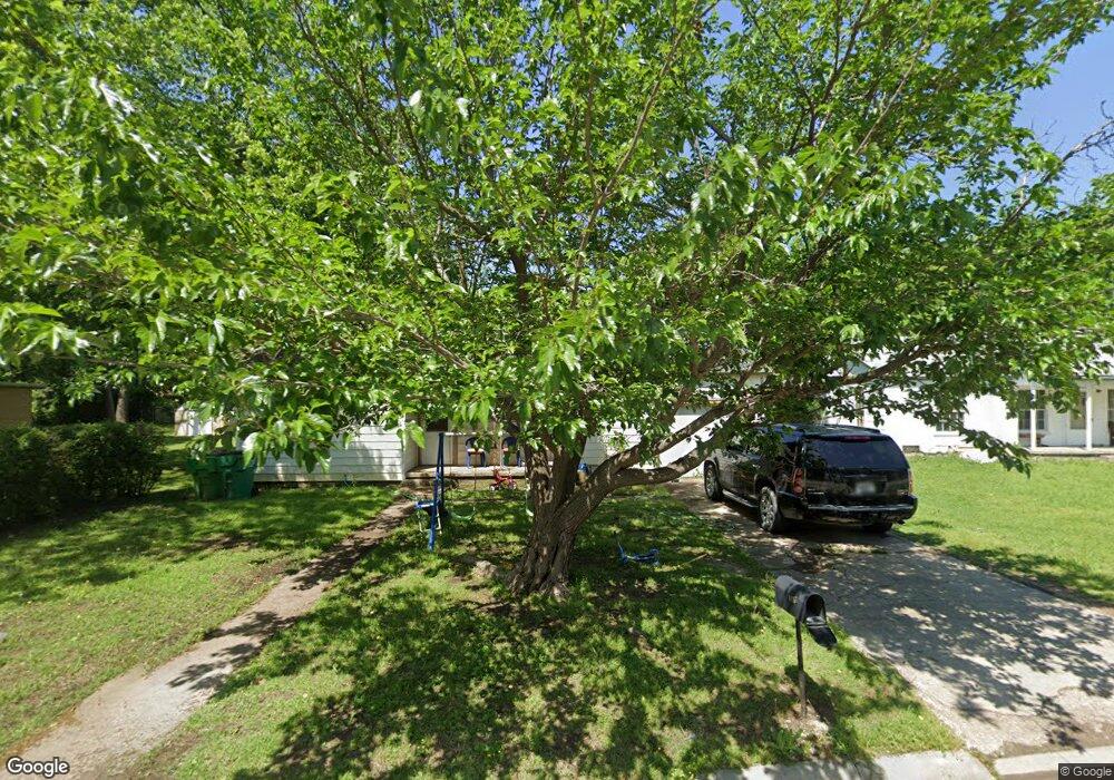 1107 N Morris St, Gainesville, TX 76240 - photo 1