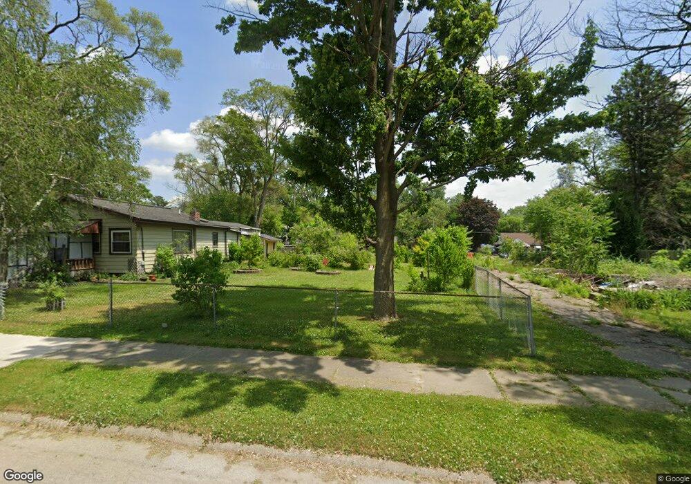 2402 Maplewood Ave, Flint, MI 48506 - photo 1