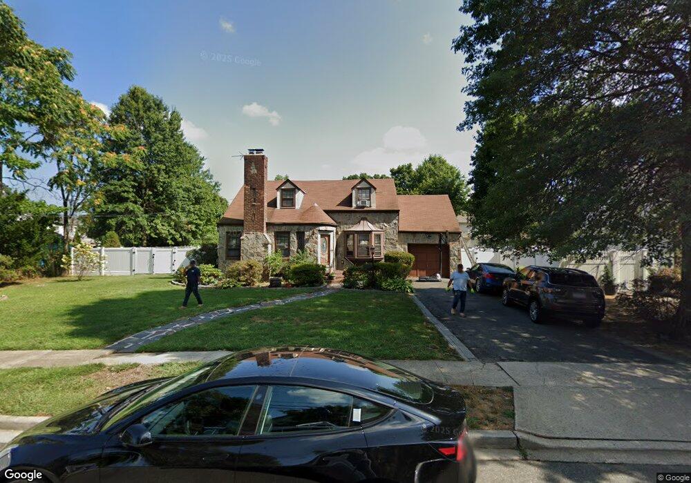 525 Chestnut St, West Hempstead, NY 11552 - photo 1