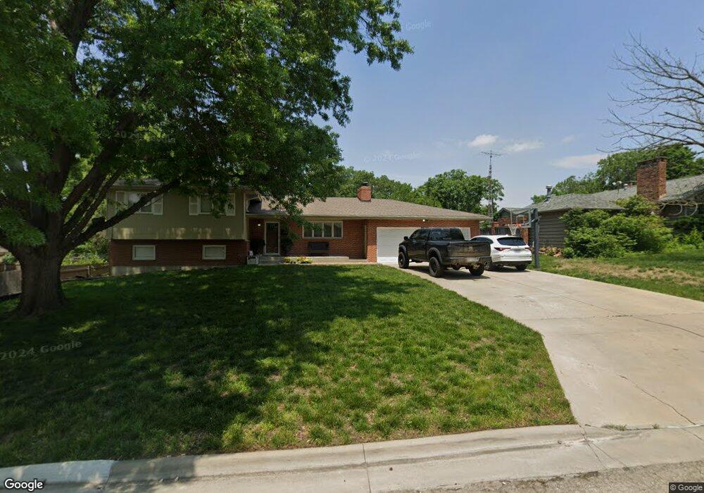 1664 SW 28th St, Topeka, KS 66611 - photo 1