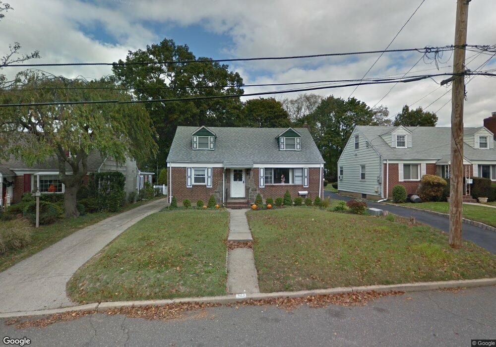 423 Elm St, West Hempstead, NY 11552 - photo 1