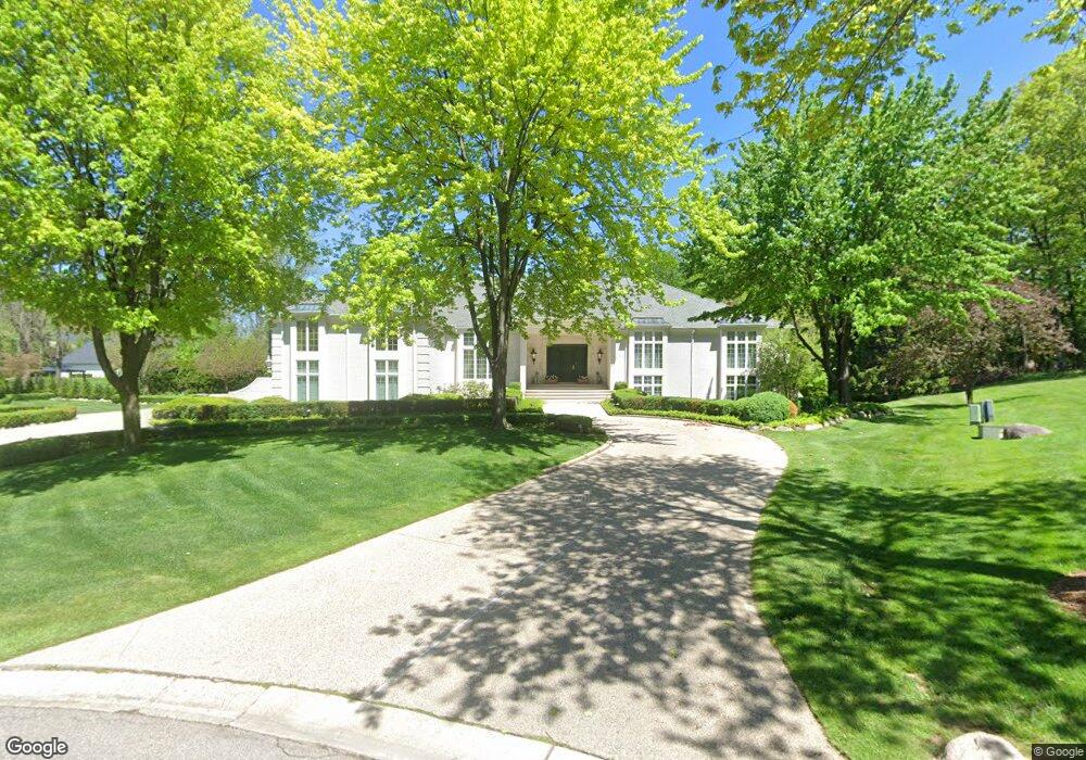 323 Pine Ridge Dr, Bloomfield Hills, MI 48304 - photo 1