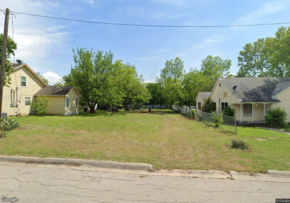 608 Harvey St, Gainesville, TX 76240 - photo 1