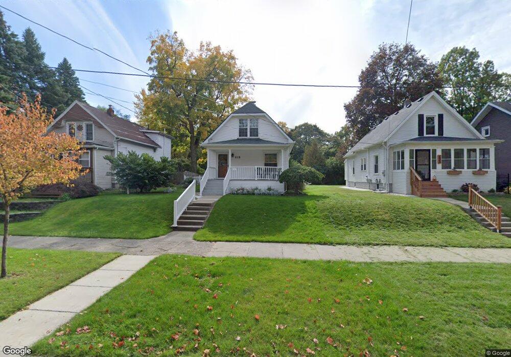 421 Smith Ave, Lansing, MI 48910 - photo 1