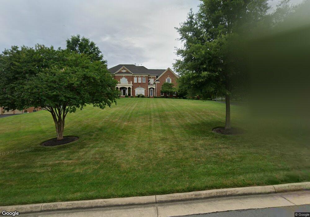 11042 Heathland Dr, Oakton, VA 22124 - photo 1