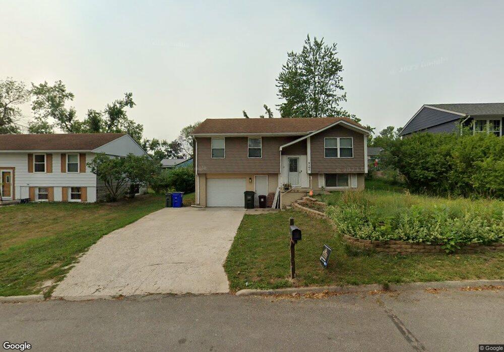 3101 Carriage Dr SW, Cedar Rapids, IA 52404 - photo 1