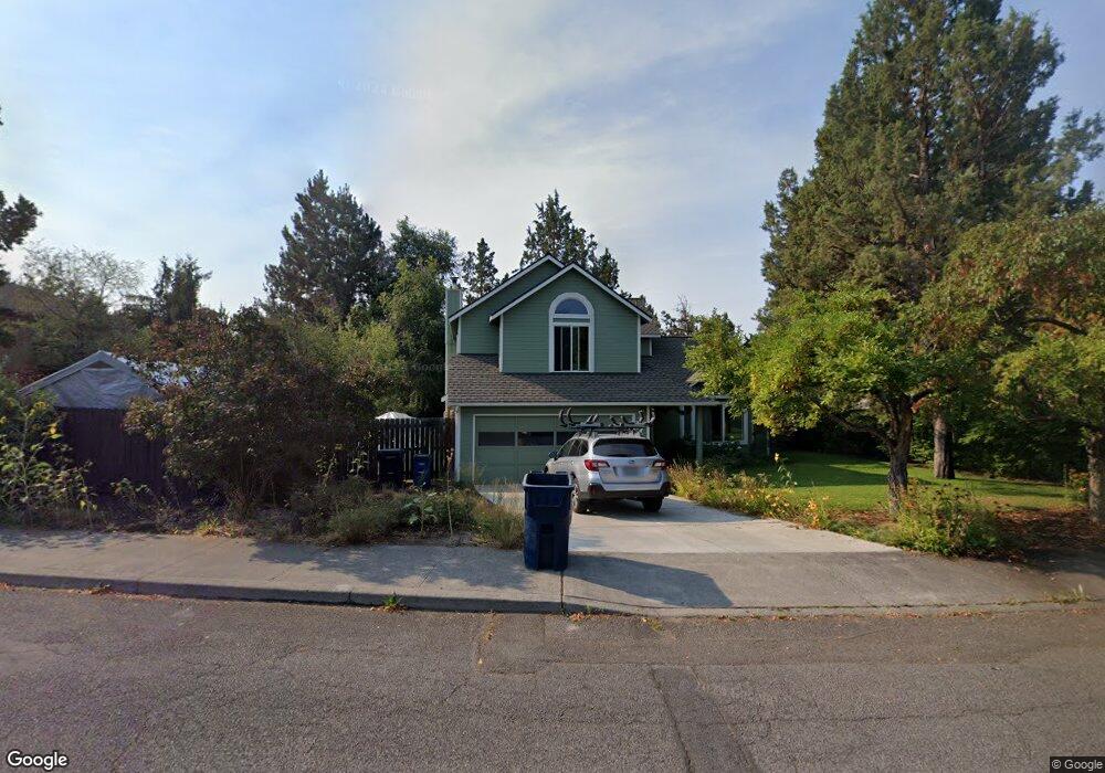 1719 NE Hollow Tree Ln, Bend, OR 97701 - photo 1