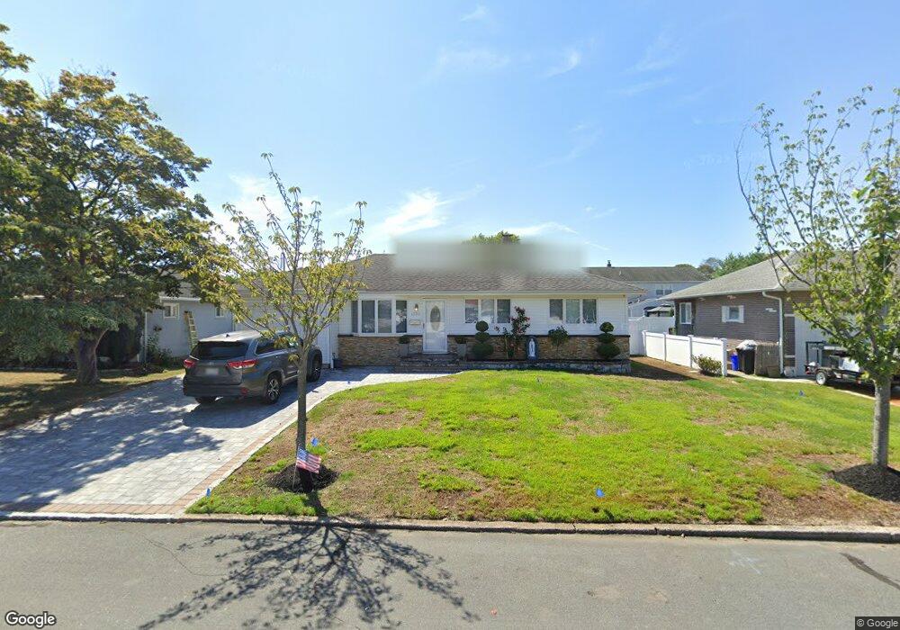1036 N Delaware Ave, Lindenhurst, NY 11757 - photo 1