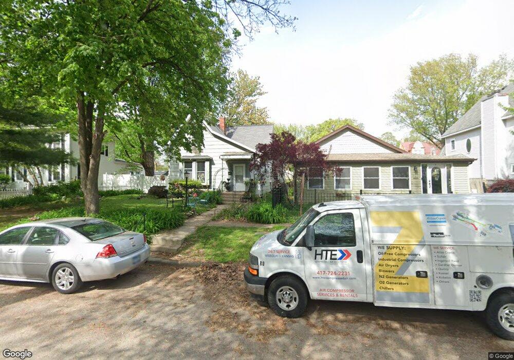 310 Delavan St, Lincoln, IL 62656 - photo 1