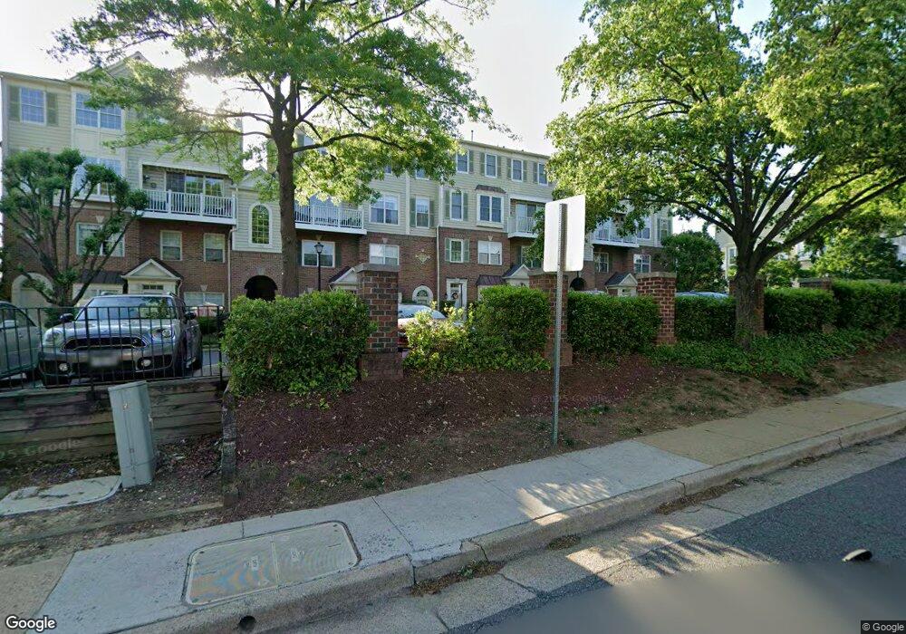 1716 Kingsgate Ct, Alexandria, VA 22302 - photo 1