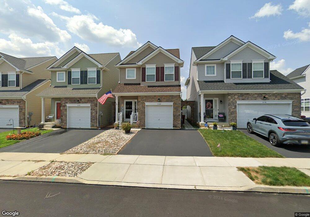 2164 Huntington Ln unit 10, Stockrtwn Township, PA 18040 - photo 1