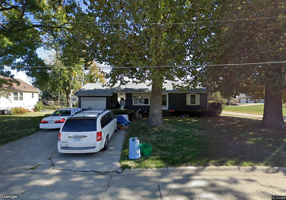 620 E 11th St S, Newton, IA 50208 - photo 1