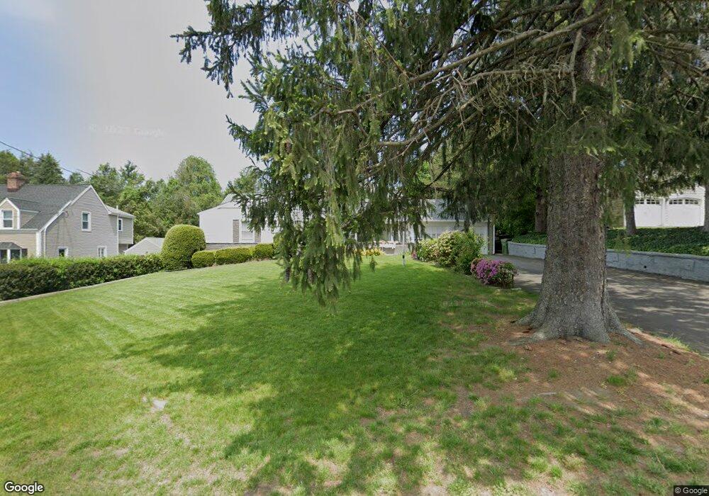 124 Chestnut Hill Rd, Trumbull, CT 06611 - photo 1