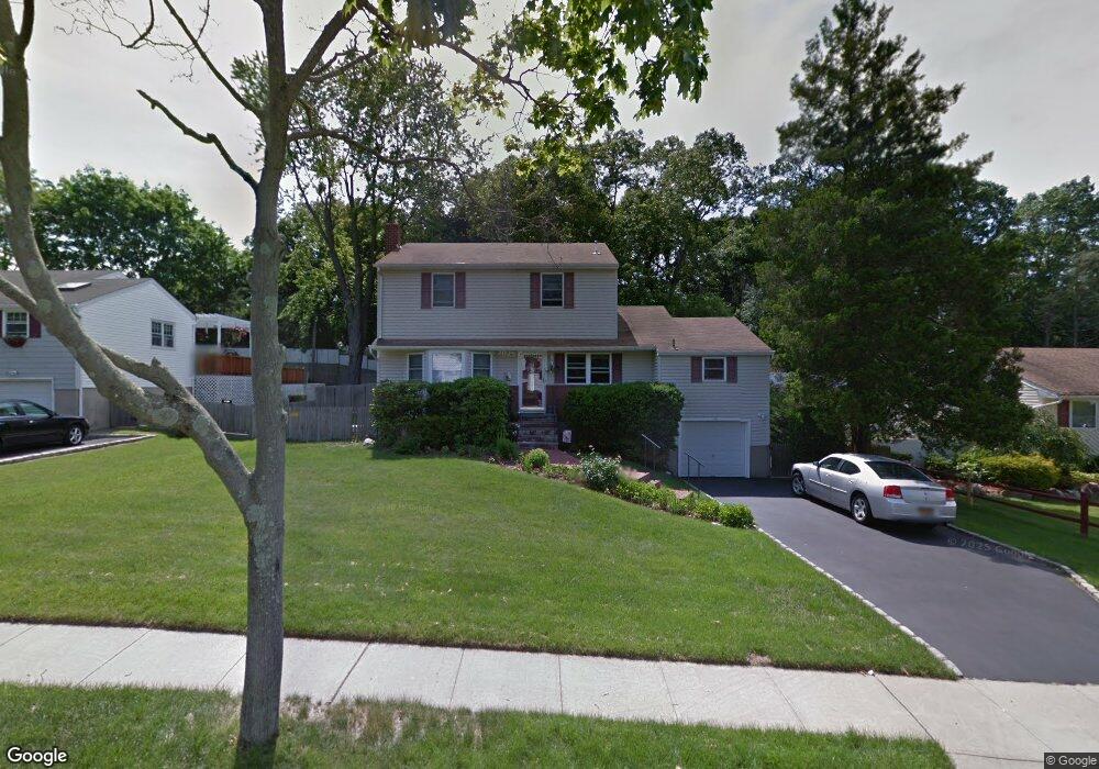 16 Balsam Ln, ComMacK, NY 11725 - photo 1