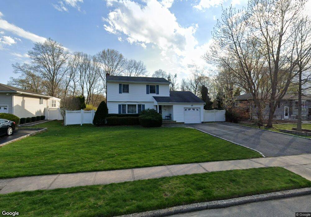 40 Seneca Dr, ComMacK, NY 11725 - photo 1