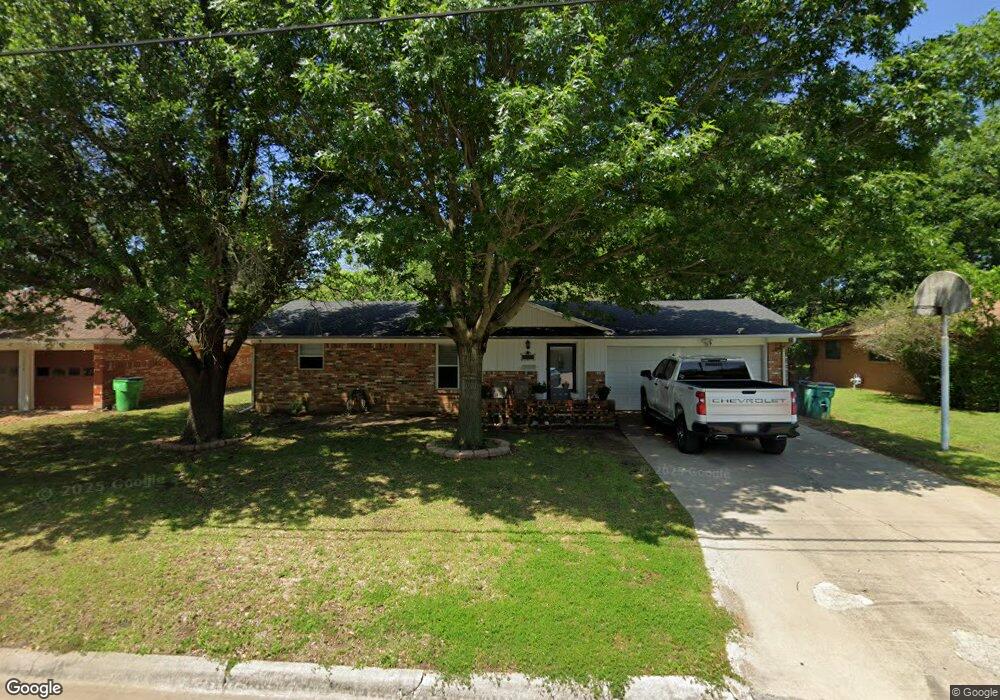 1307 Elmwood St, Gainesville, TX 76240 - photo 1