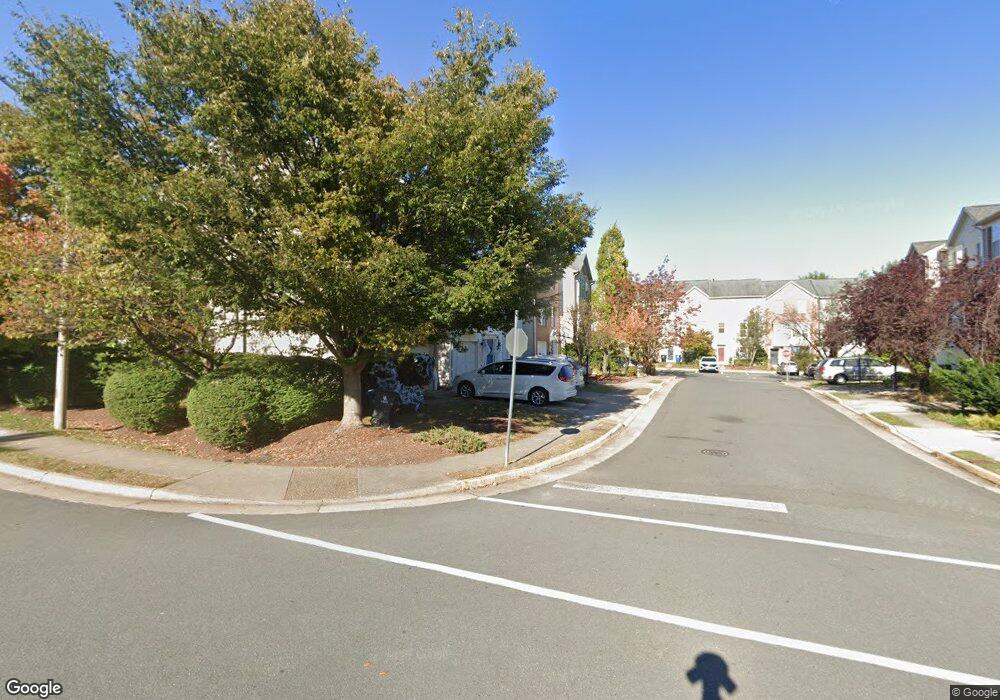 13592 Bathgate Dr, Herndon, VA 20171 - photo 1