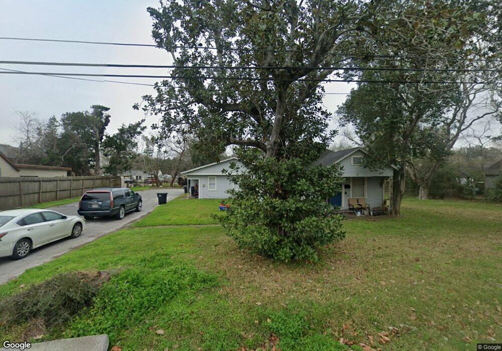 910 S Hill St, Alvin, TX 77511 - photo 1
