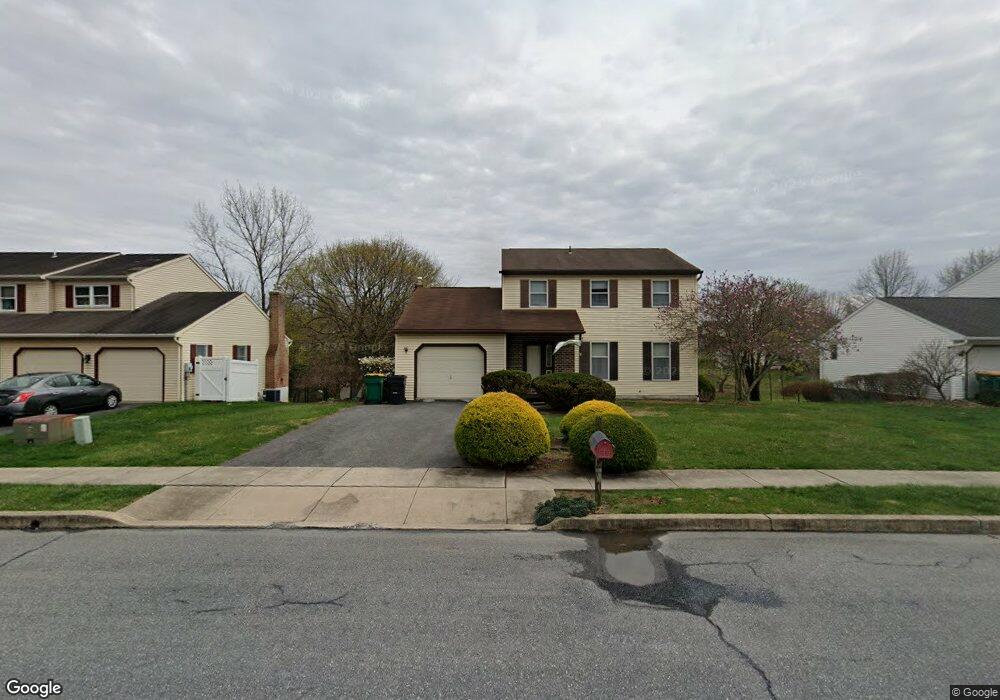 814 Hearthstone Ln, Reading, PA 19608 - photo 1