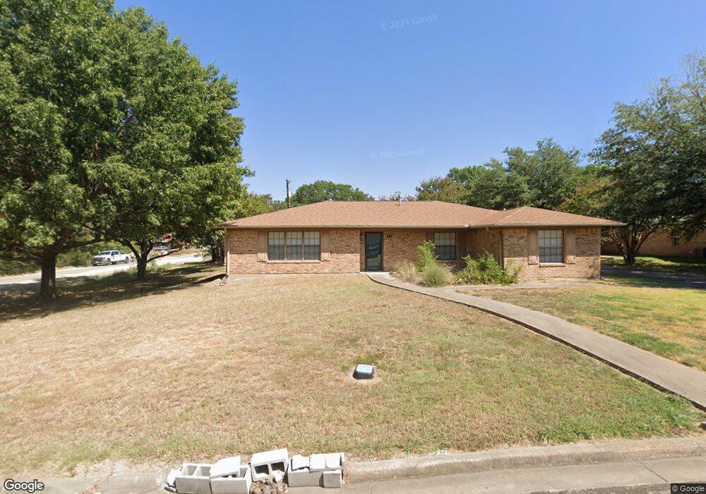 401 Martin St, Bonham, TX 75418 - photo 1