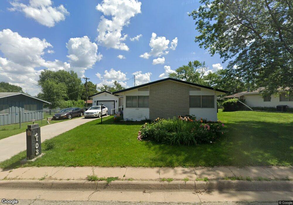 1703 SW Clearview Ln, Topeka, KS 66619 - photo 1