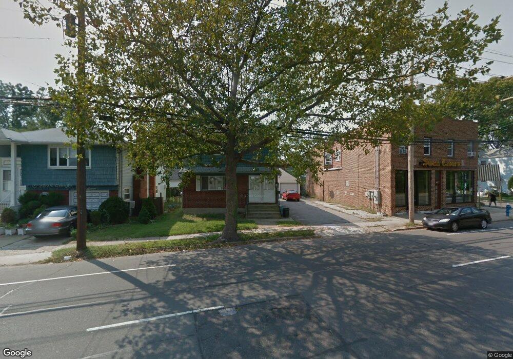 106 Ocean Ave unit 1, Lynbrook, NY 11563 - photo 1