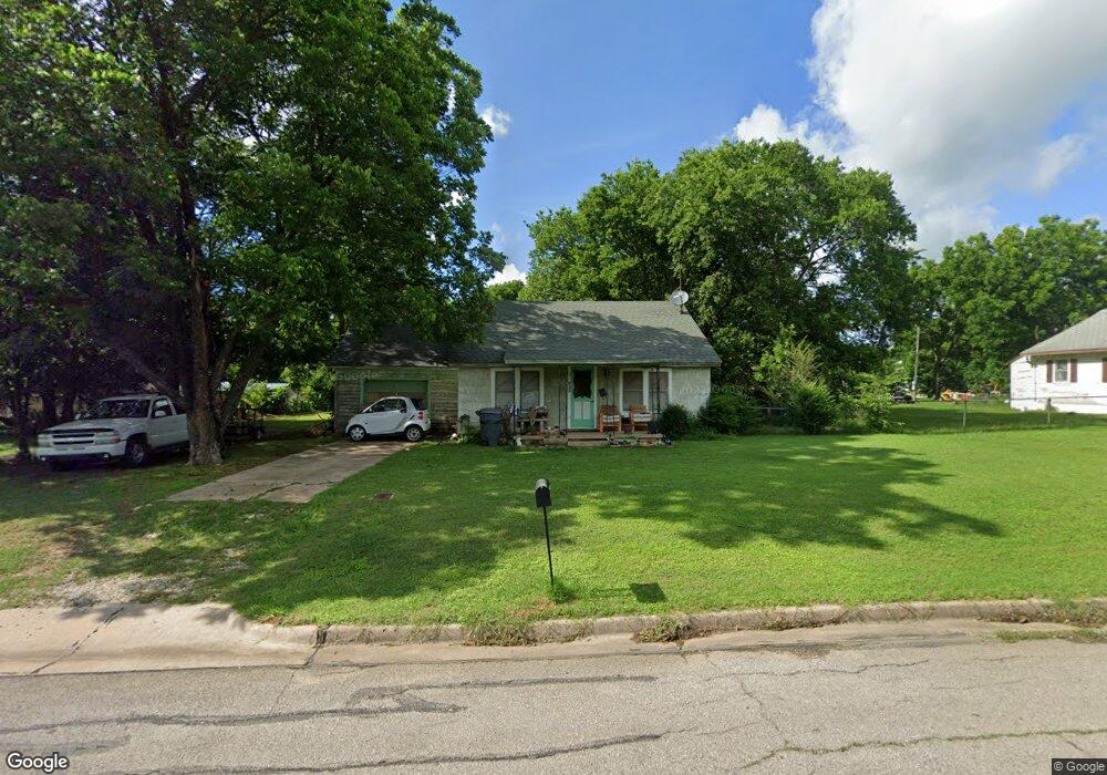 1011 4th Ave NE, Ardmore, OK 73401 - photo 1