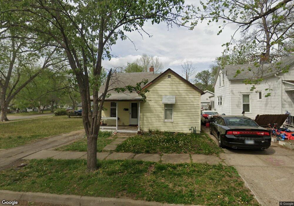 1220 SW Harvey Place, Topeka, KS 66606 - photo 1