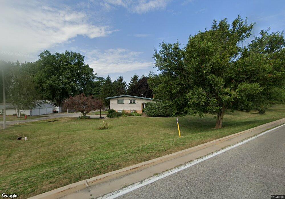 410 E Oak St, Downs, IL 61736 - photo 1