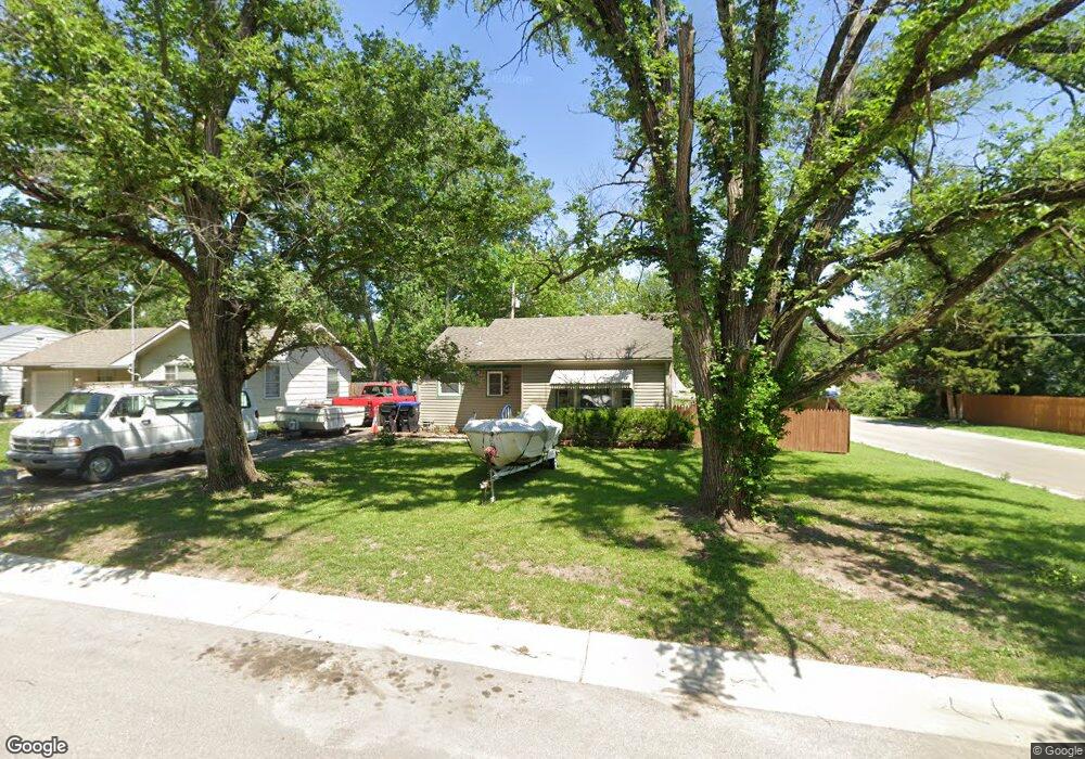 2324 SW Duncan Dr, Topeka, KS 66614 - photo 1
