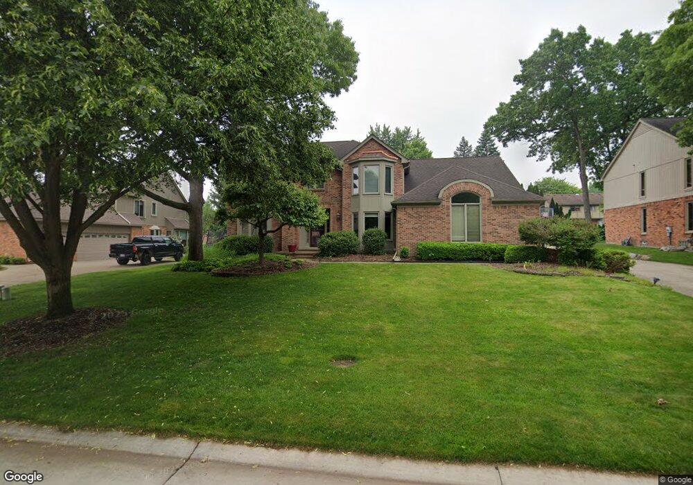 3241 Parkwood Dr, Rochester Hills, MI 48306 - photo 1