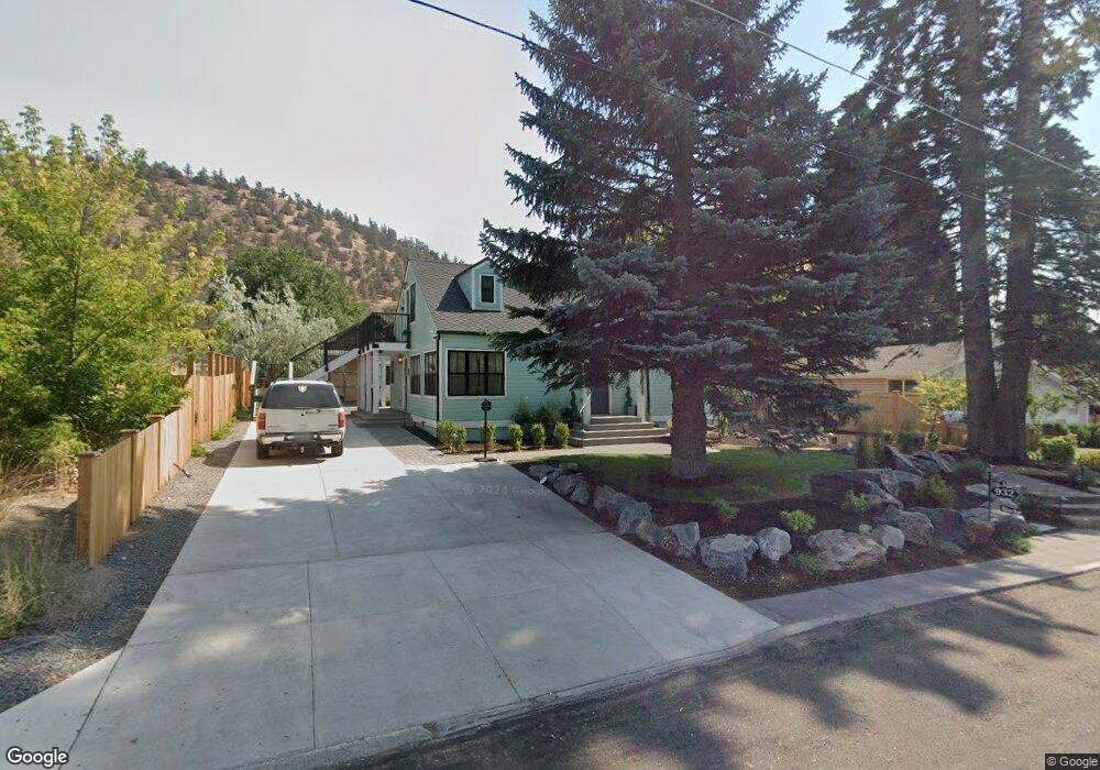 932 NE 12th St, Bend, OR 97701 - photo 1