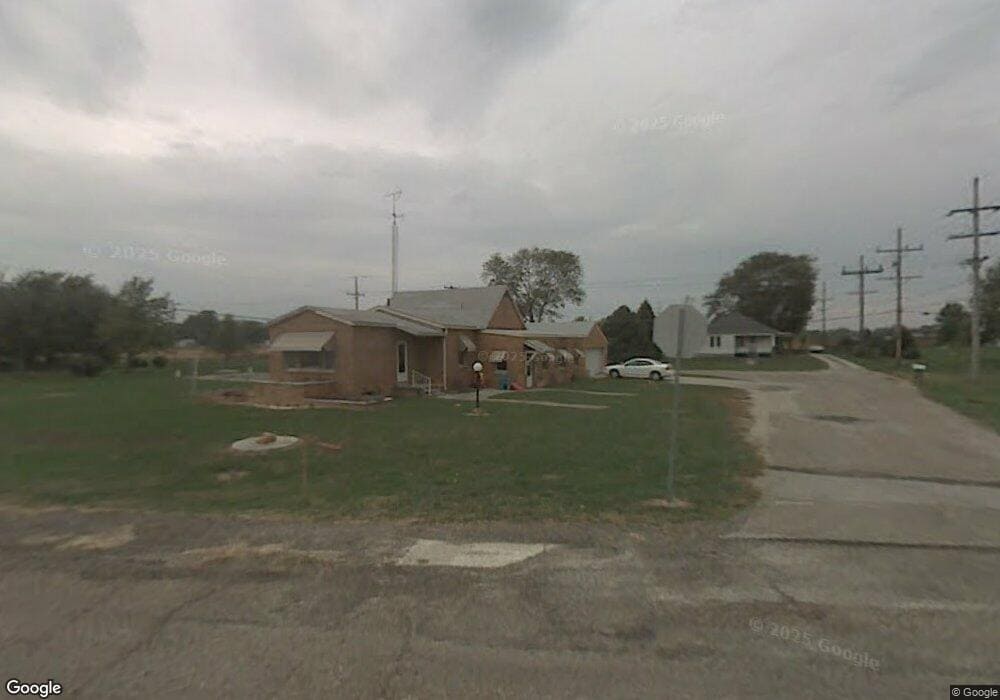 1250 Keokuk St, Lincoln, IL 62656 - photo 1