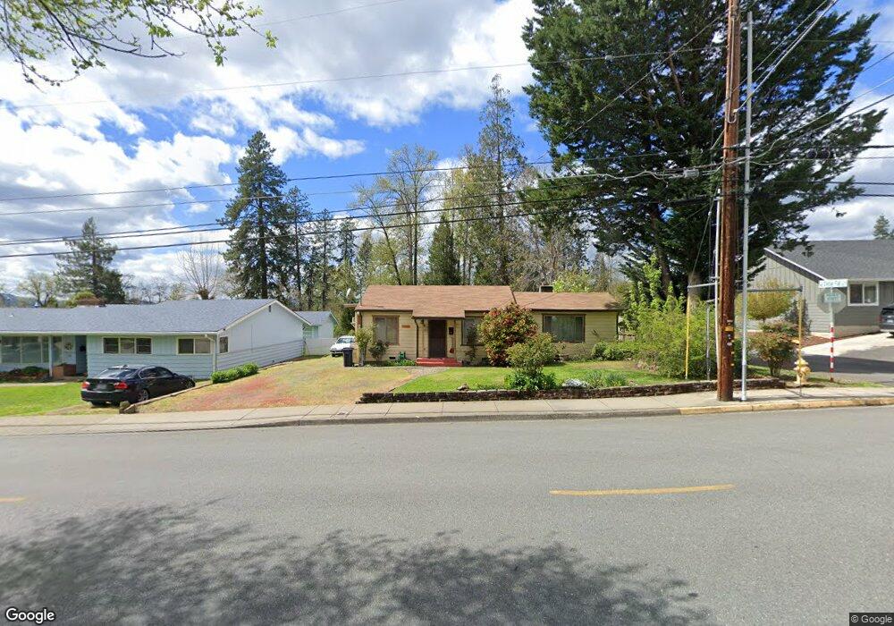 1342 NE 10th St, Grants Pass, OR 97526 - photo 1