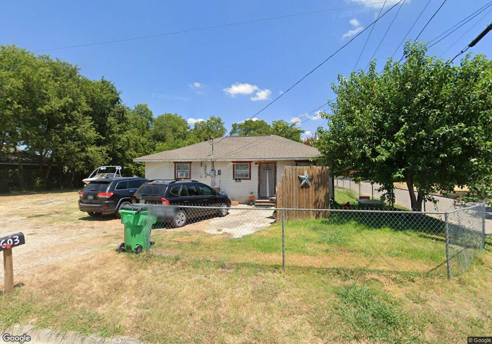 603 Martin Luther King jr Ave, Gainesville, TX 76240 - photo 1