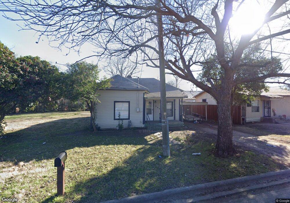 204 Royal St, Cleburne, TX 76031 - photo 1