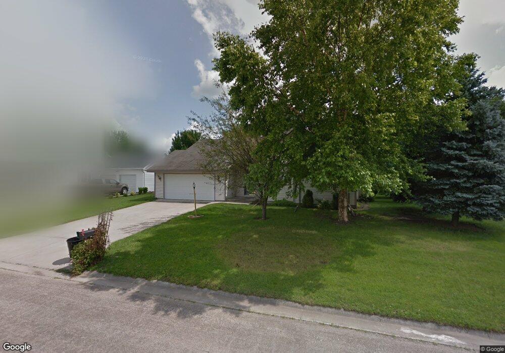 2009 Evergreen Ct, Mattoon, IL 61938 - photo 1