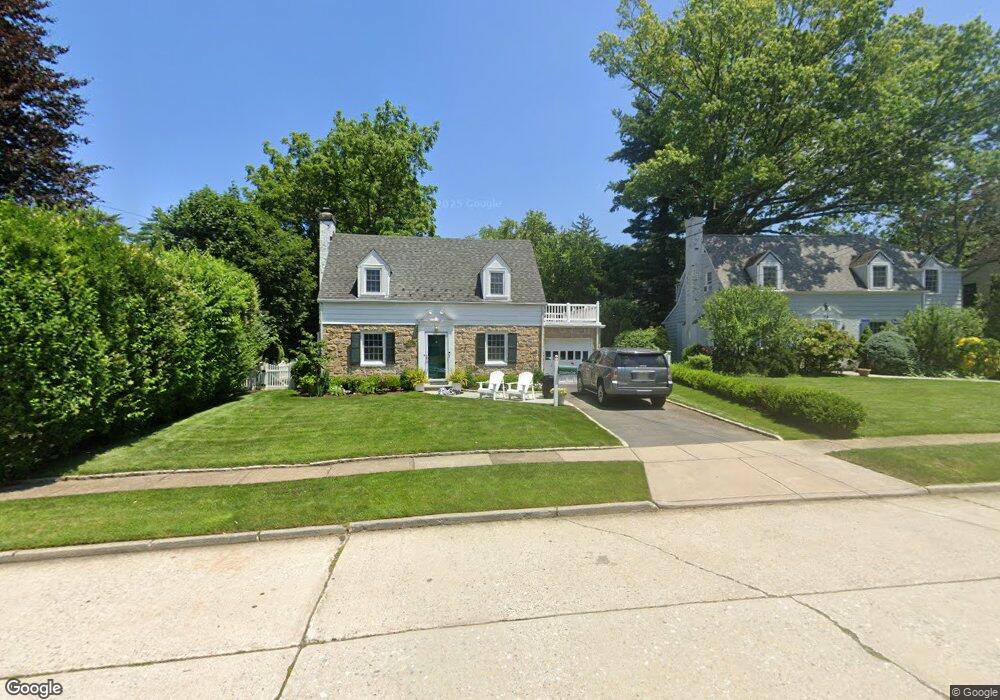 22 Grandview Cir, Manhasset, NY 11030 - photo 1