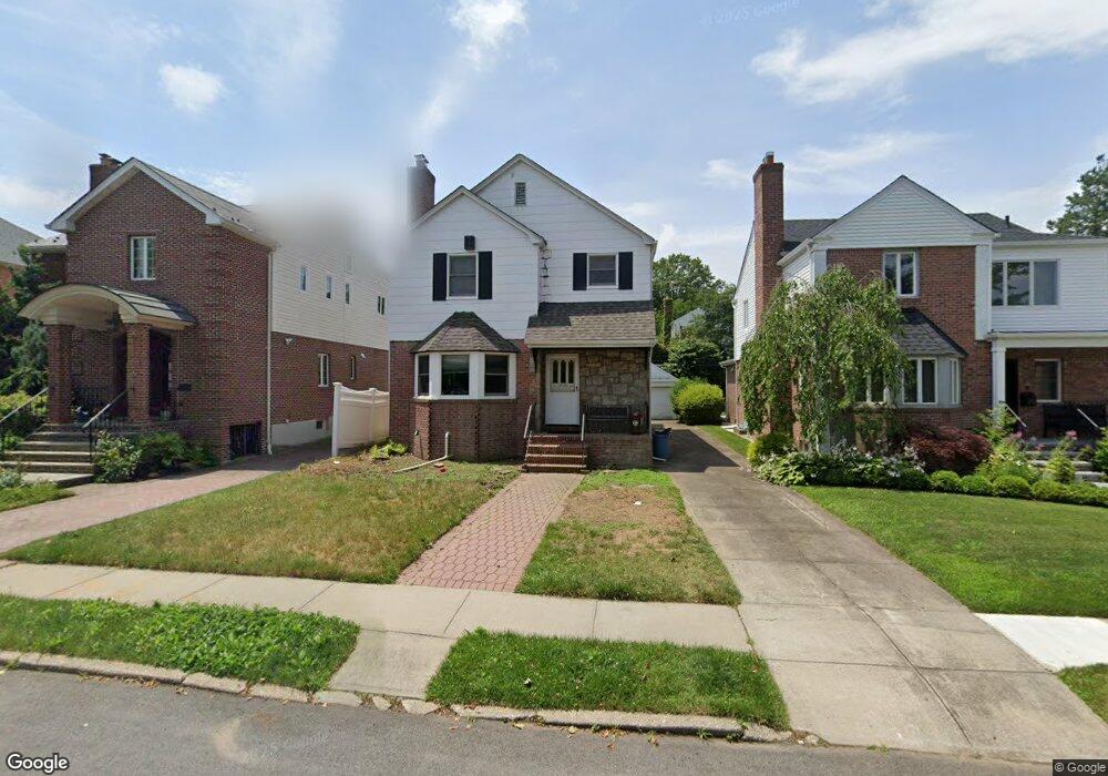 81-32 189 St, Jamaica Estates, NY 11423 - photo 1