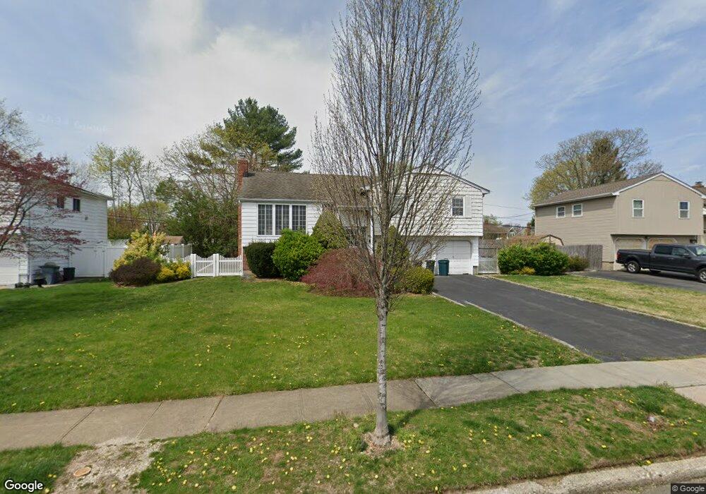 36 Greenfield Ln, ComMacK, NY 11725 - photo 1