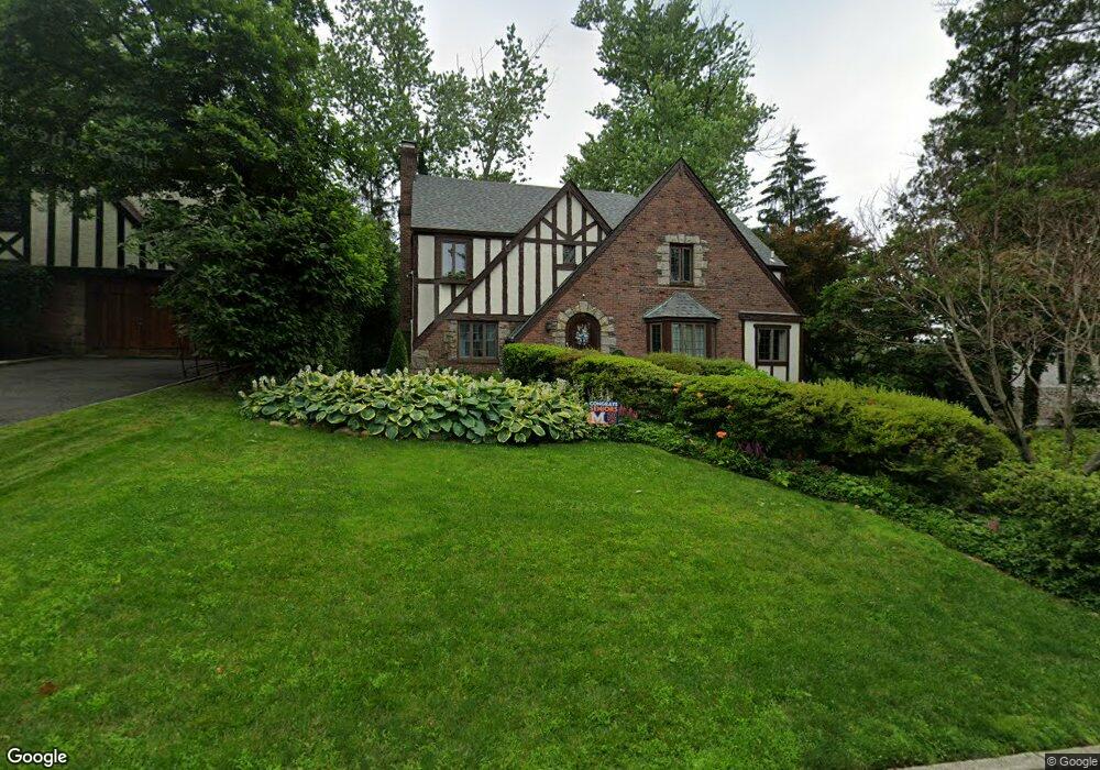 15 Crowntop Rd, Manhasset, NY 11030 - photo 1