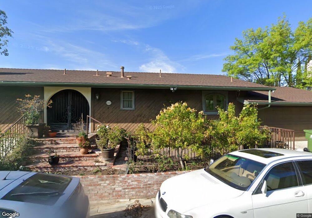 4987 Medina Dr, Woodland Hills, CA 91364 - photo 1