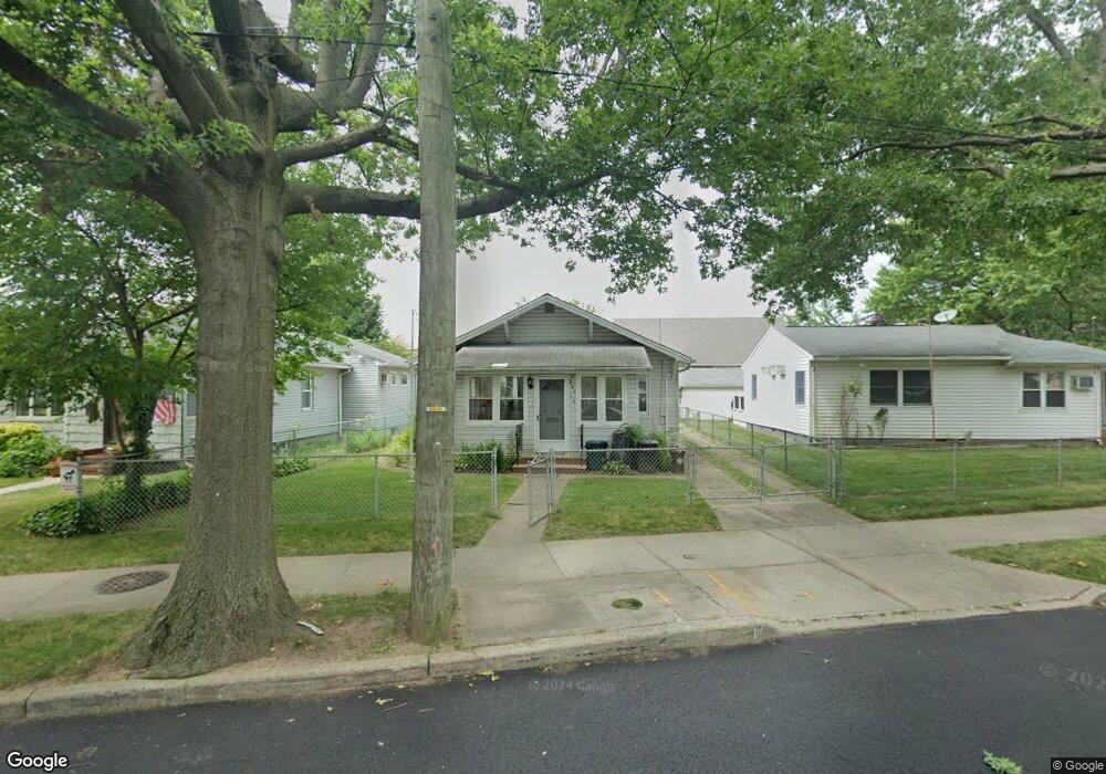 26213 E Williston Ave, Floral Park, NY 11001 - photo 1