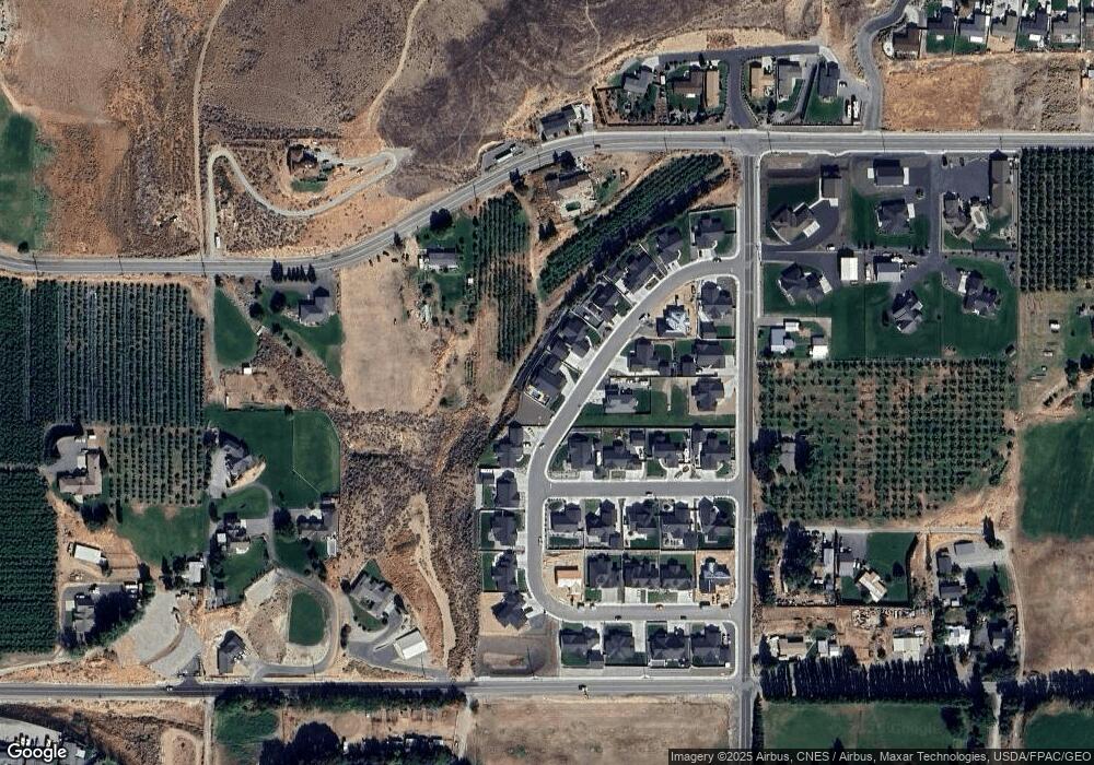 916 N Newport Loop, East Wenatchee, WA 98802 - photo 1