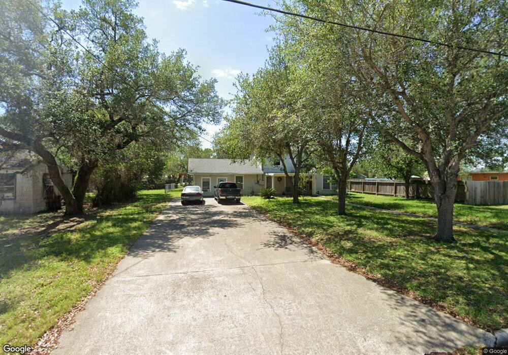 808 E Gramman St, Beeville, TX 78102 - photo 1